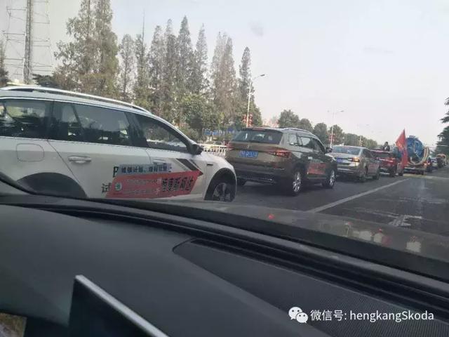 南阳恒康斯柯达携手滴滴出行网约车城区大巡游