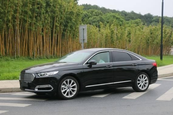 老婆骂我花20万多买了辆“蒙迪欧”，高速一脚油门吓得她花容失色