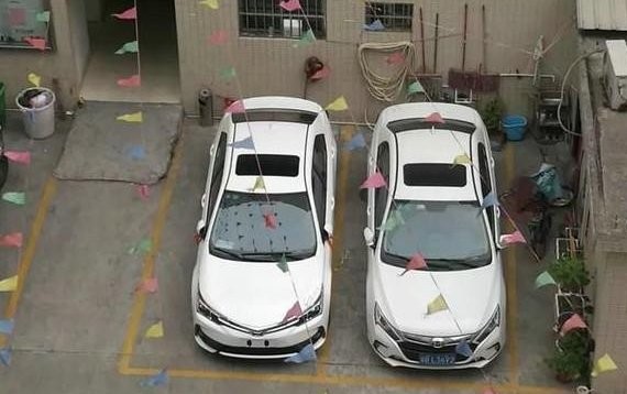 花100块，车主把乞丐版卡罗拉变顶配，可是不敢在亲戚面前开天窗