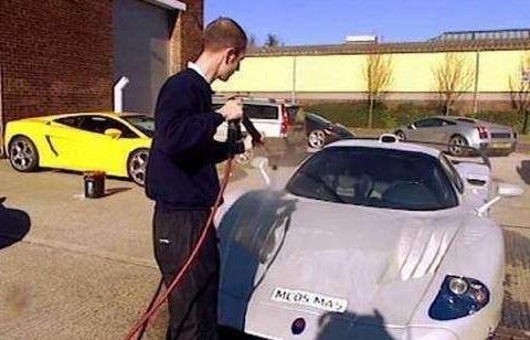 他洗一次车就20多万, 土豪们却排队等待, 原因让人无语了