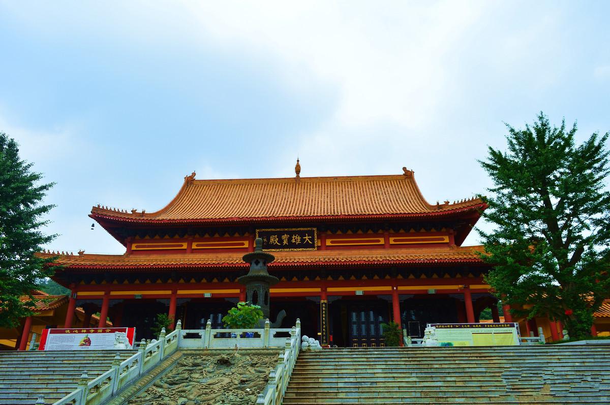 长沙不是只有开福寺,还有很多其他,比开福寺更大的寺庙