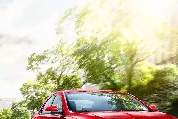 《车舞飞扬》高品质特省油家轿 全新荣威360 PLUS心动上市