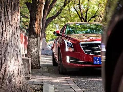 那天开着一台凯迪拉克ATS-L钻胡同，我突然发现TA并非只有快