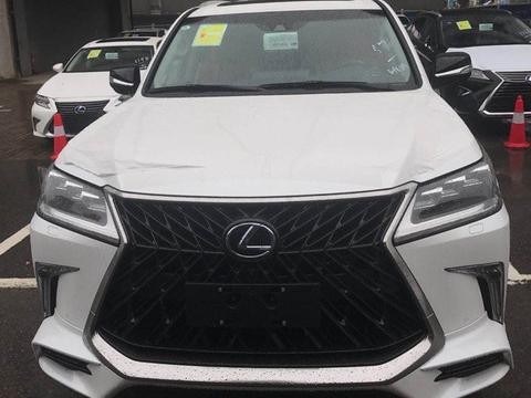 武汉车友花172万元买辆雷克萨斯LX570巅峰限量版，湖北仅仅两台