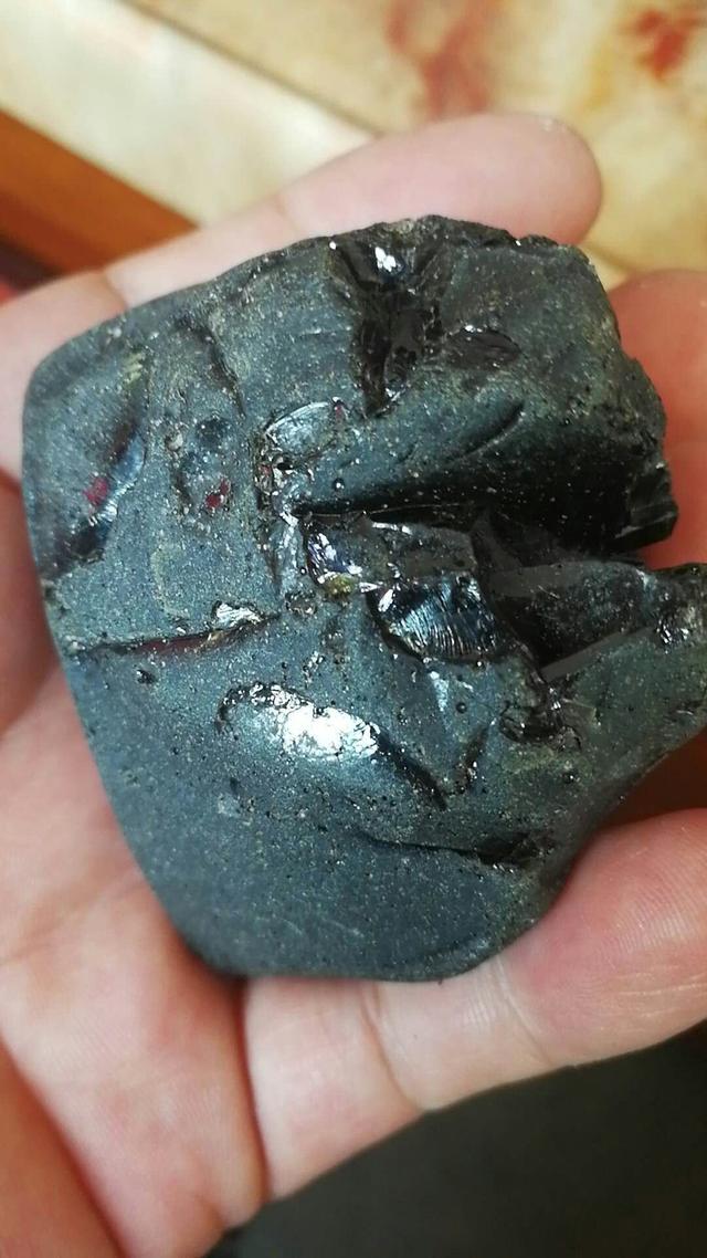 有谁比较了解陨石,帮忙看看这是不是陨石