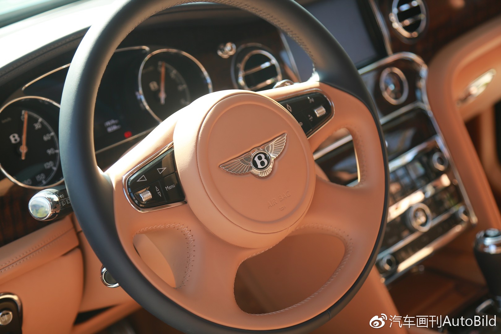 光阴荏苒,唯经典与优雅永存丨宾利汽车