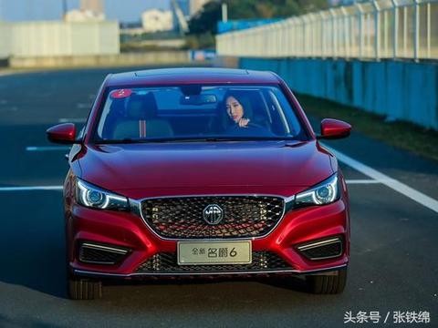 国产最美轿跑车，旋钮换挡，12.3寸大屏，油耗1.5L，36米刹停