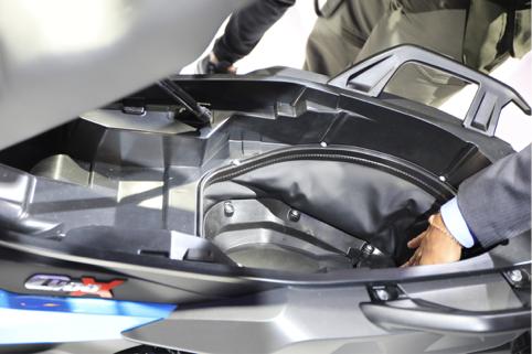 宝马大踏板入门级下探 推出2018款宝马C400 