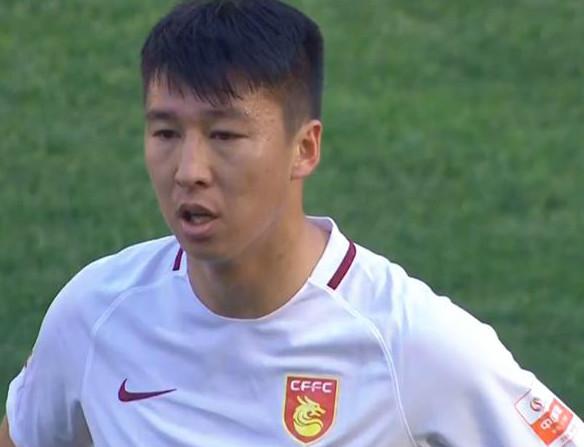 中国男足三位年薪最高球员! 一人年薪比整个女