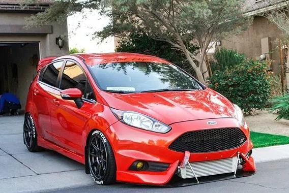 这才是福特小钢炮应有的姿态，轮上马力300hp能控制得住吗？