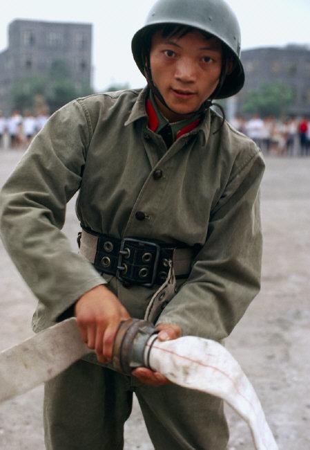1979年美国摄影师镜头下的中国消防员战士,一
