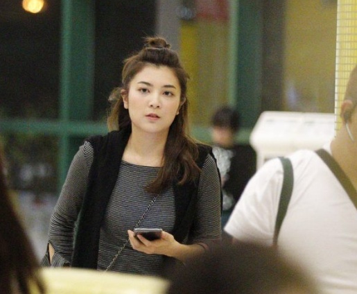 为做陈展鹏正牌女友 ,港姐出奇招,狂买性感衣服