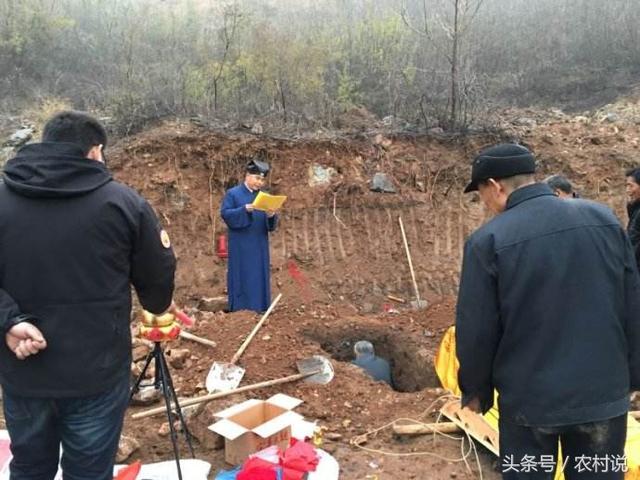 农村老人下葬四大注意事项千万记得要做