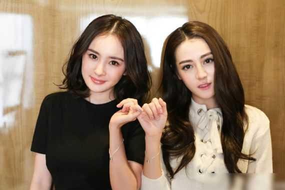她被杨幂捧红被粉丝称为小仙女，25岁身价上亿座驾很个性！
