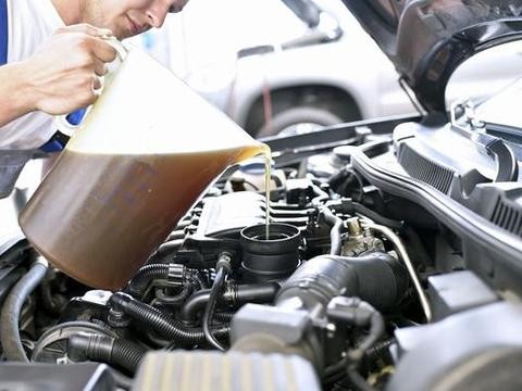 汽车发动机润滑油使用中的几个误区