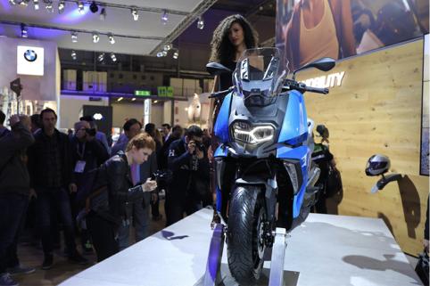 宝马大踏板入门级下探 推出2018款宝马C400 