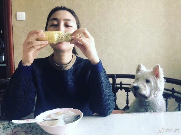 迪丽热巴和马苏素颜比美,网友:谁土气和谁仙气