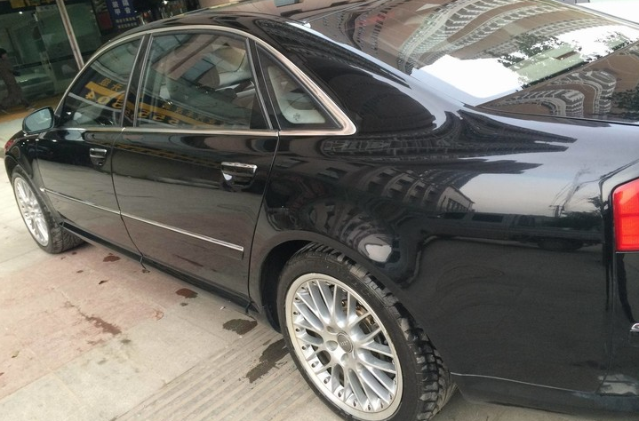 10年车龄的奥迪A8,12缸顶配豪车,车主说下一辆