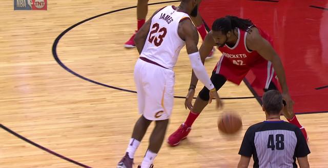 崴脚90度的詹姆斯依然无所不能,回头碾压阿里