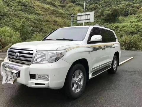 他开着酷路泽中东版4700VXR收二手家电，一问车价才不到三十万！