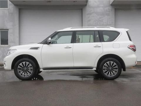 新普拉多那么贵，这款车长超5米，V6配智能四驱，比肩陆巡