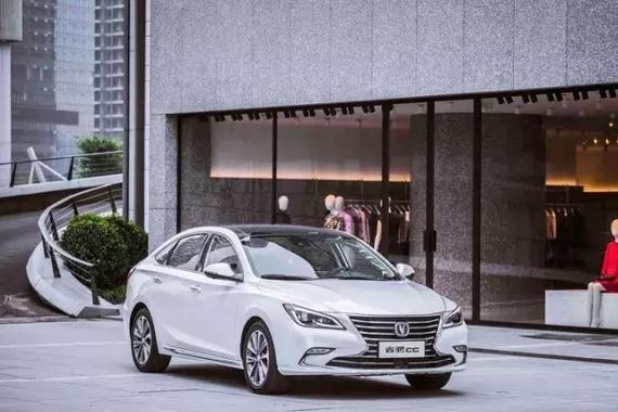 最美自主中级车，10.25超大屏带车联网，睿骋CC靠细节挑战合资车