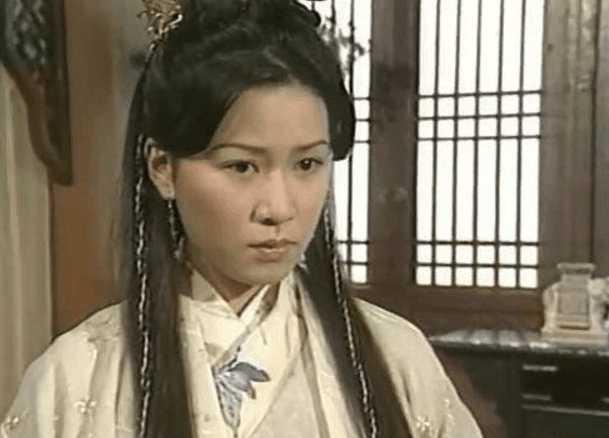 佘诗曼晒80年代造型 当年的女神变成"女神经"了
