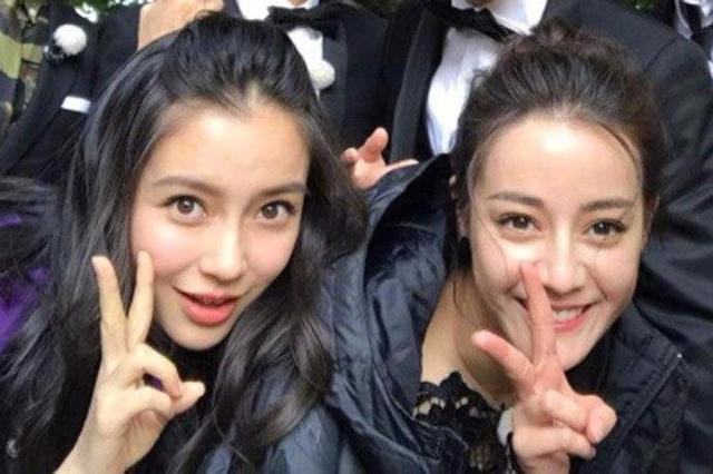 终于明白为何女星都不愿意和迪丽热巴合影,连baby杨幂