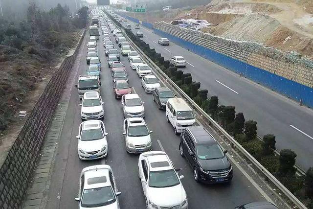 不论新司机老司机,跑高速牢记这7点,开车30万公里不出事故