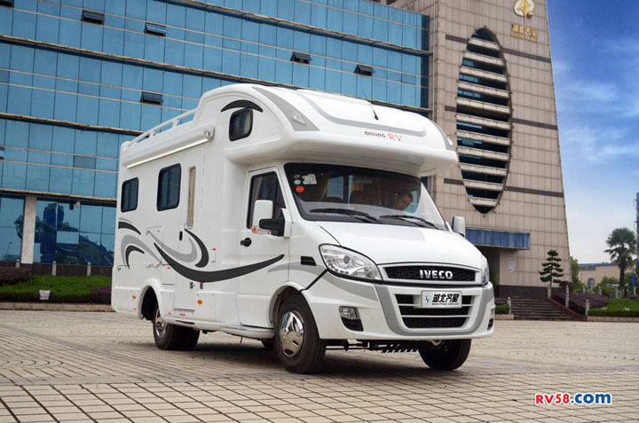 齐星C1依维柯拓展房车 双十一优惠5000元现金