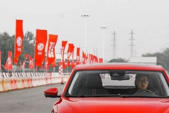 性能车必备的配置TA全有！ 15万级内就能找到轿跑的操控乐趣