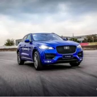 有一个开着英国皇室座驾挑战赛车手的机会，要去试试吗？