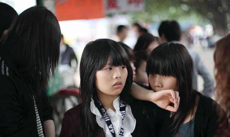 在富士康工作10年的普工,一个月能拿多少工资