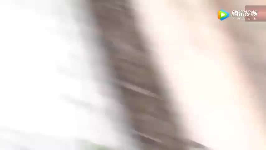 停车场偶遇两百万的保时捷跑车，看到车主的一刻真让人激动