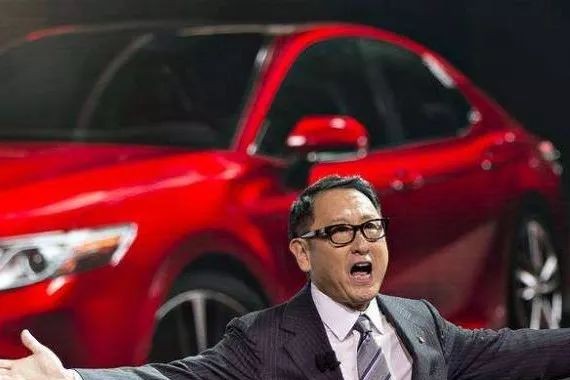 美国大叔乘专机前往日本与友人相聚，自费近600万元仍被宰了一刀