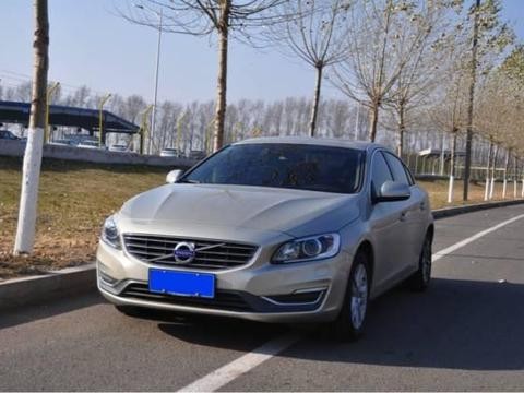 和迈腾买一个价儿的沃尔沃S60L 开起来咋样？