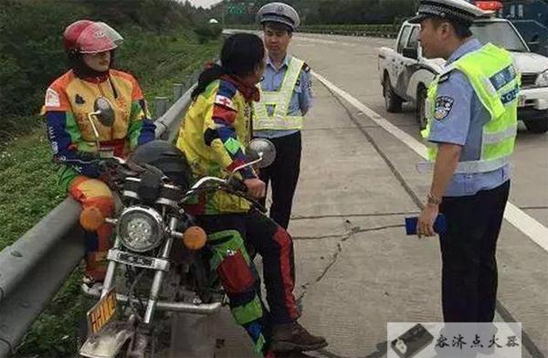 摩托车上高速公路行驶,没钱缴费怎么办?