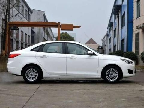 曾经10万与朗逸死磕, 如今降至6万起销量完胜捷达, 桑塔纳心已凉。