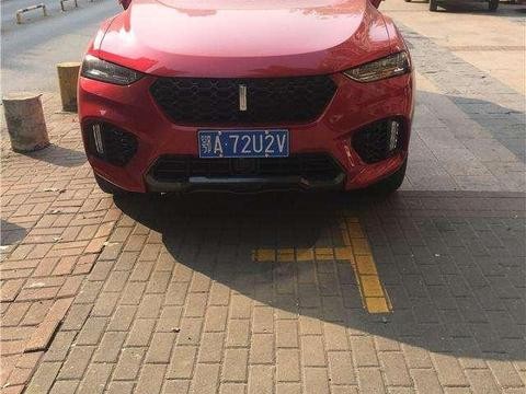 小区又有人提长城VV7了，红色的，外形确实比较霸气