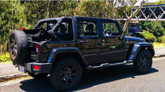 Jeep牧马人2.8柴油CJ300黑鹰版,刚性十足