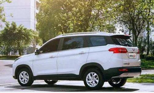 五菱宏光S3首台抵达4S店,称其为雕刻刀设计,7