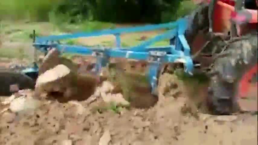 阿三改装旋耕机，卡车轮胎加柴油发动机，速度快效率高！