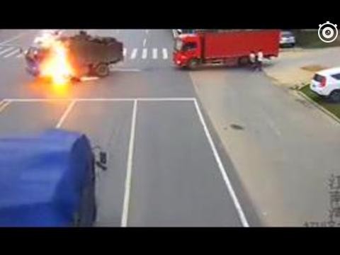 这个好可怕，路上行驶请注意安全