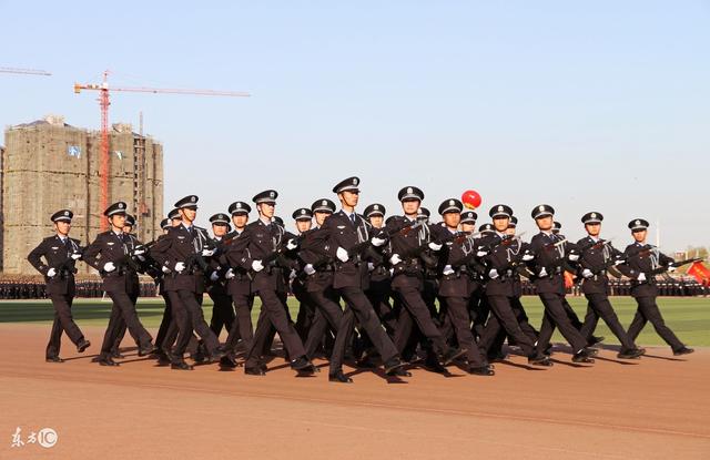 辅警与警察工资对比,看完你就…