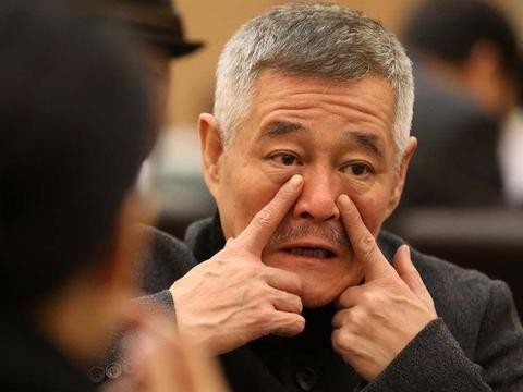 赵本山宁愿坐上亿元的私人飞机也不开这辆车，车牌更是霸气