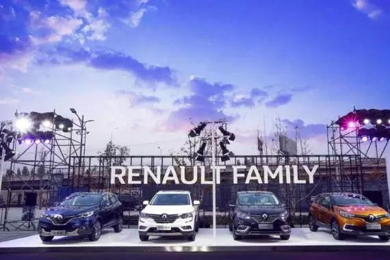 马卡龙携爱妻开这车加冕总统，如今在中国换代上市