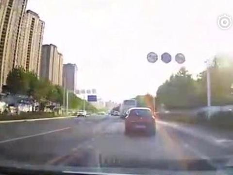 前车避让电动车刹车变道，后车追尾谁的责任？！