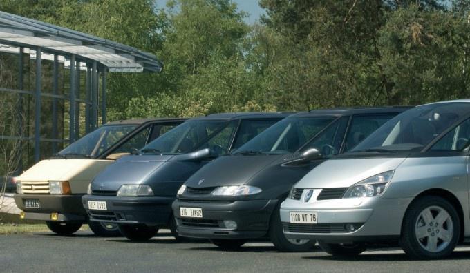 悲伤的是一代足球大师退役,欣喜的是新一代大