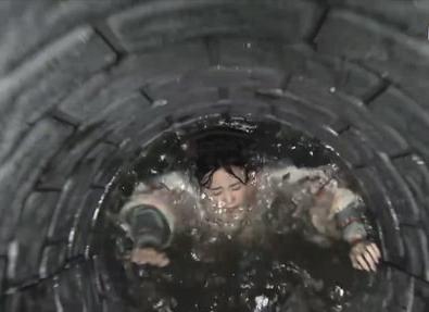 珍妃不识时务,为人耿直,多次得罪心狠手辣的慈禧太后,最终被慈禧投井