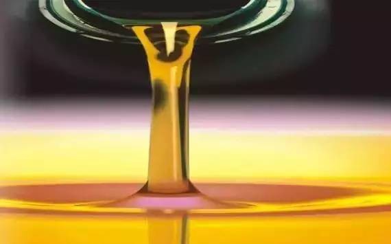 汽车机油到底多久换一次最合适？